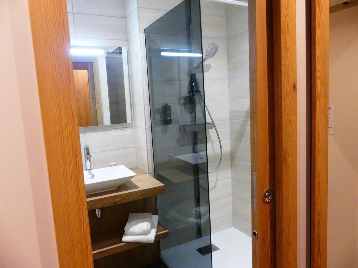 Logis Hotel Des Bains Gerardmer Bagian luar foto