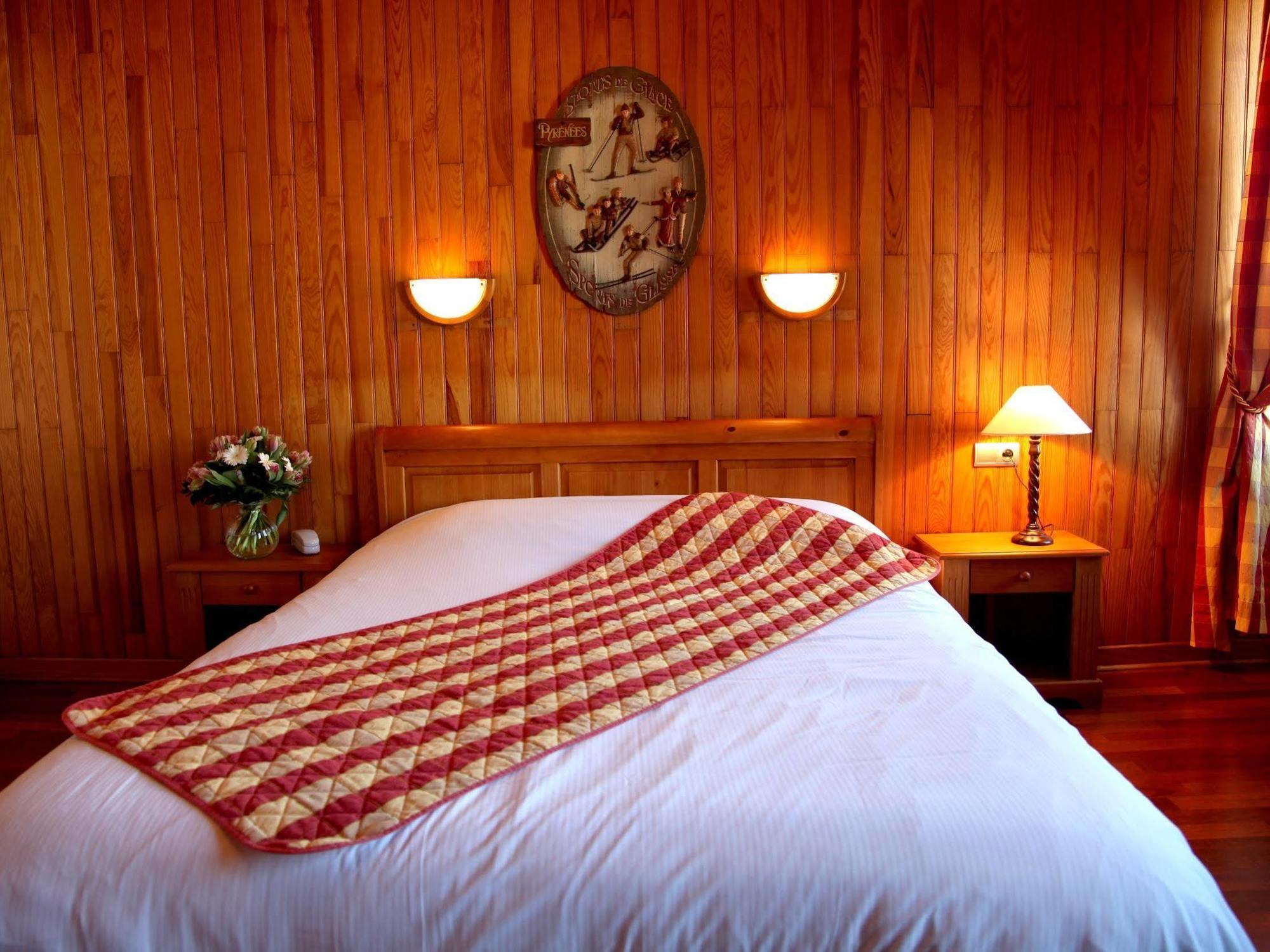 Logis Hotel Des Bains Gerardmer Bagian luar foto
