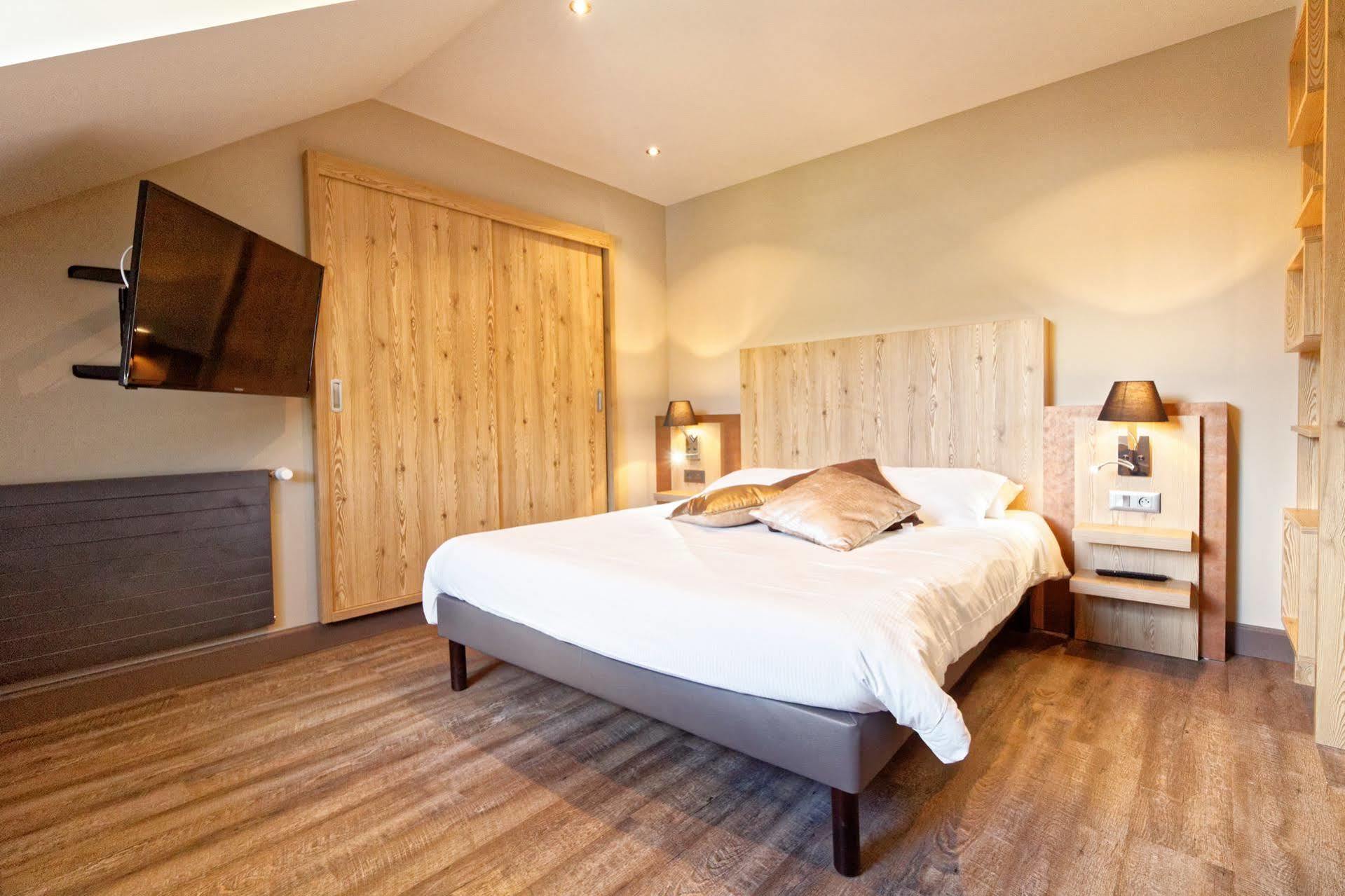 Logis Hotel Des Bains Gerardmer Bagian luar foto