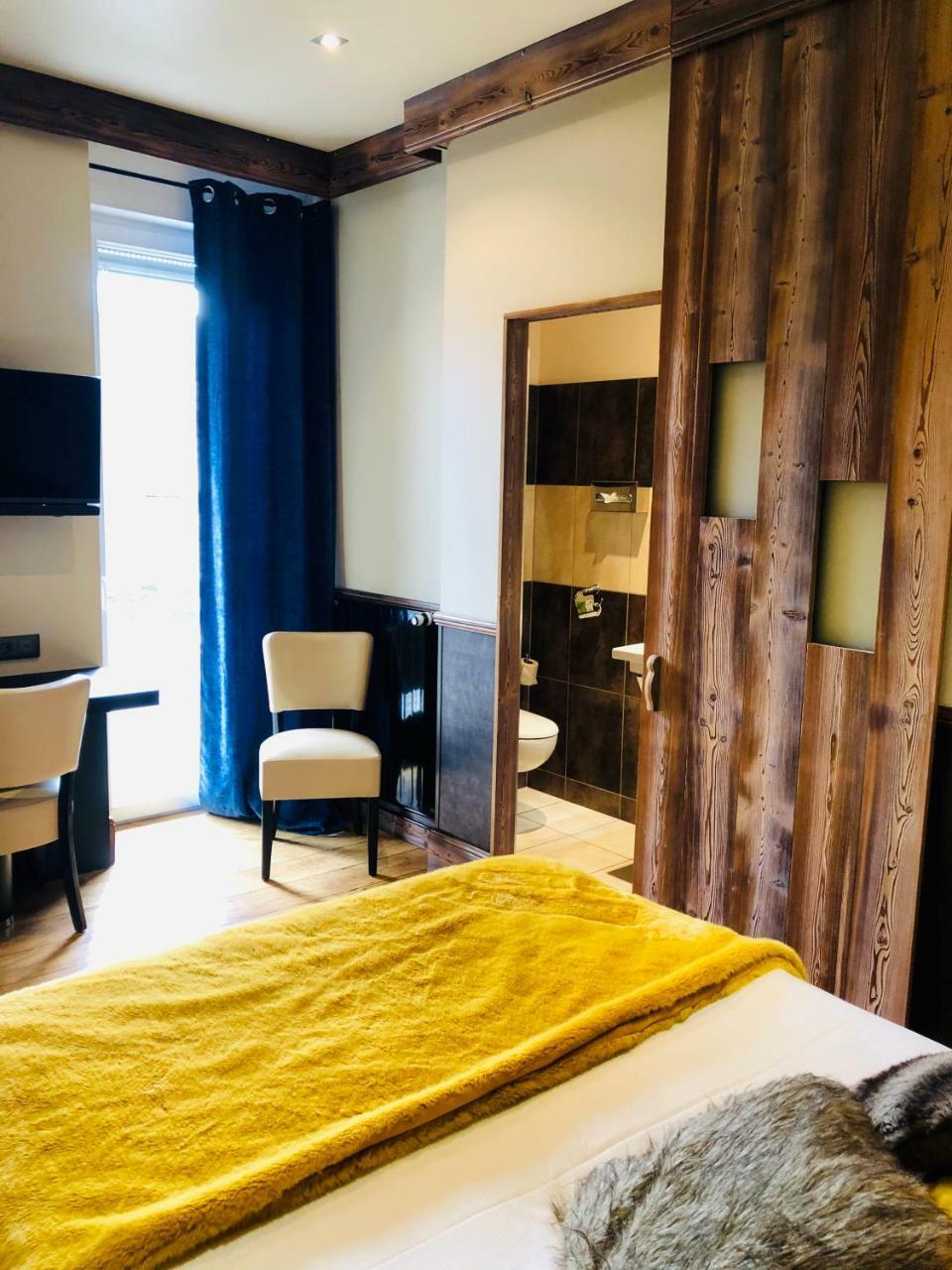 Logis Hotel Des Bains Gerardmer Bagian luar foto