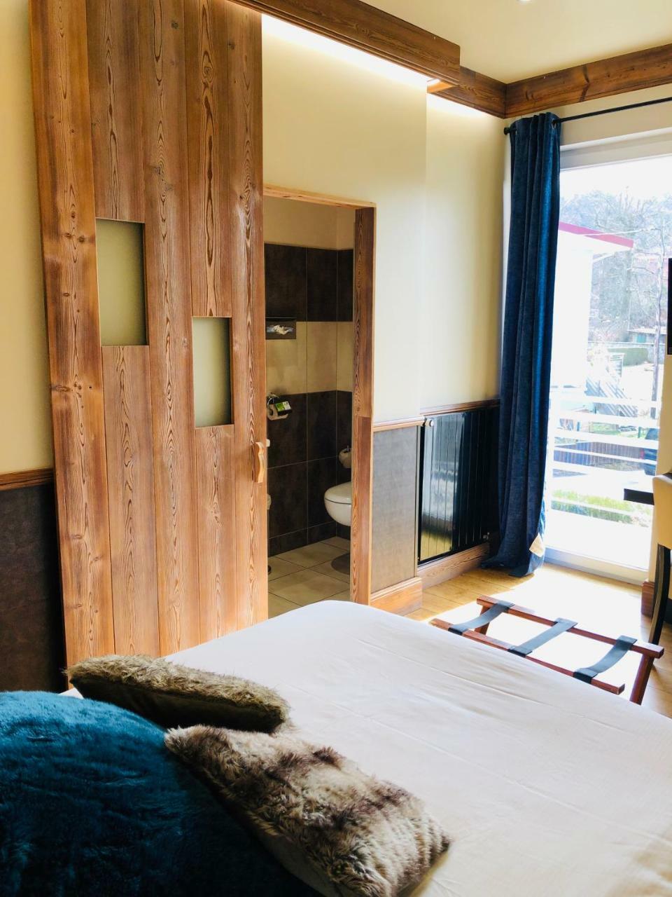 Logis Hotel Des Bains Gerardmer Bagian luar foto