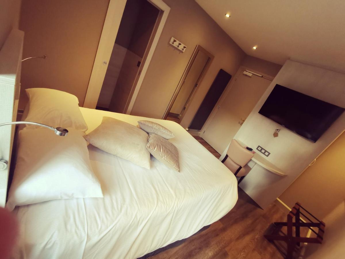 Logis Hotel Des Bains Gerardmer Bagian luar foto